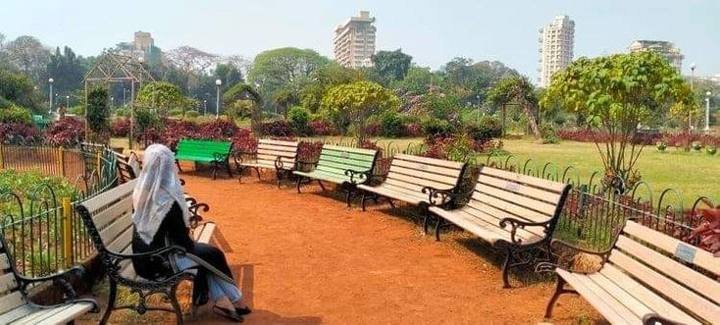 Hanging Gardens Benches, Mumbai